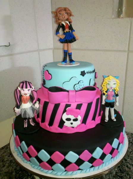 Bolo da monster high